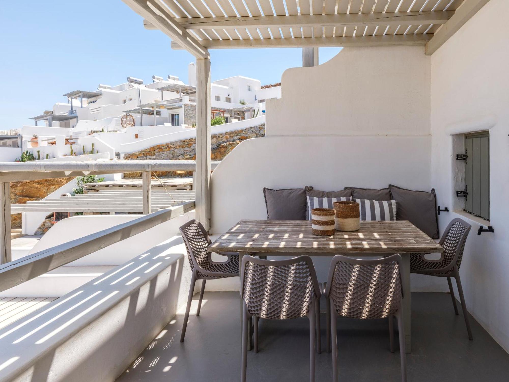 The Mykonist Merchia Beach Villas & Suites Екстер'єр фото