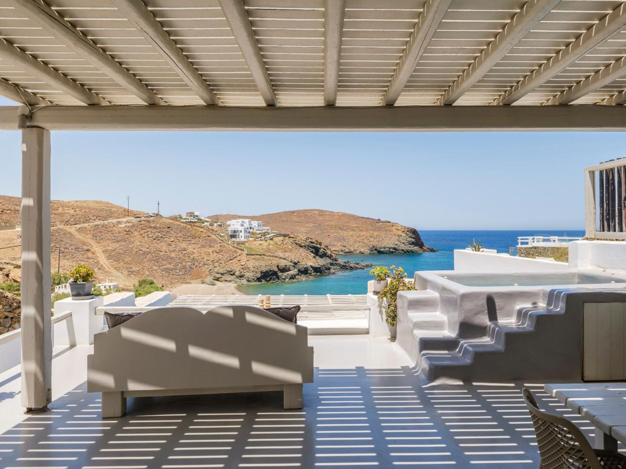 The Mykonist Merchia Beach Villas & Suites Екстер'єр фото